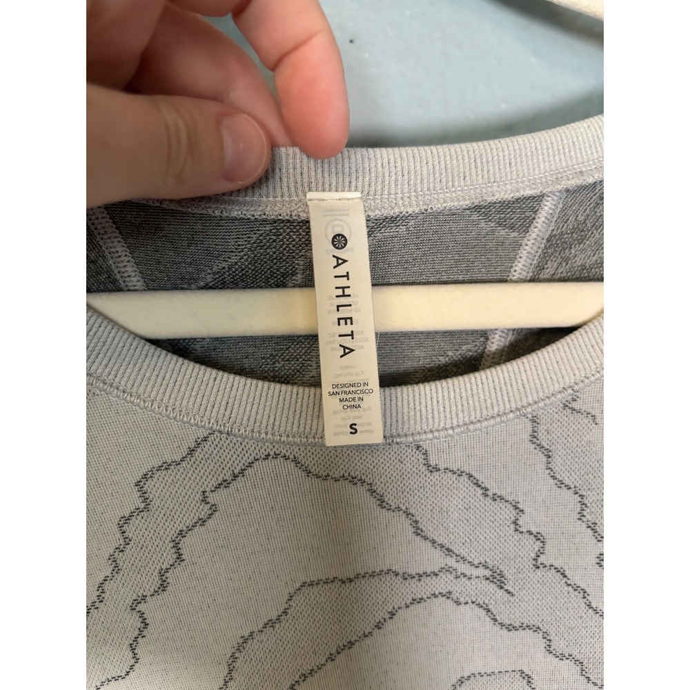 Athleta Momentum Seamless Top Long Sleeve Grey White Zebra Print Size Small - Picture 3 of 6
